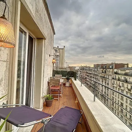 Very Floor Studio With Terrace 17th Paris